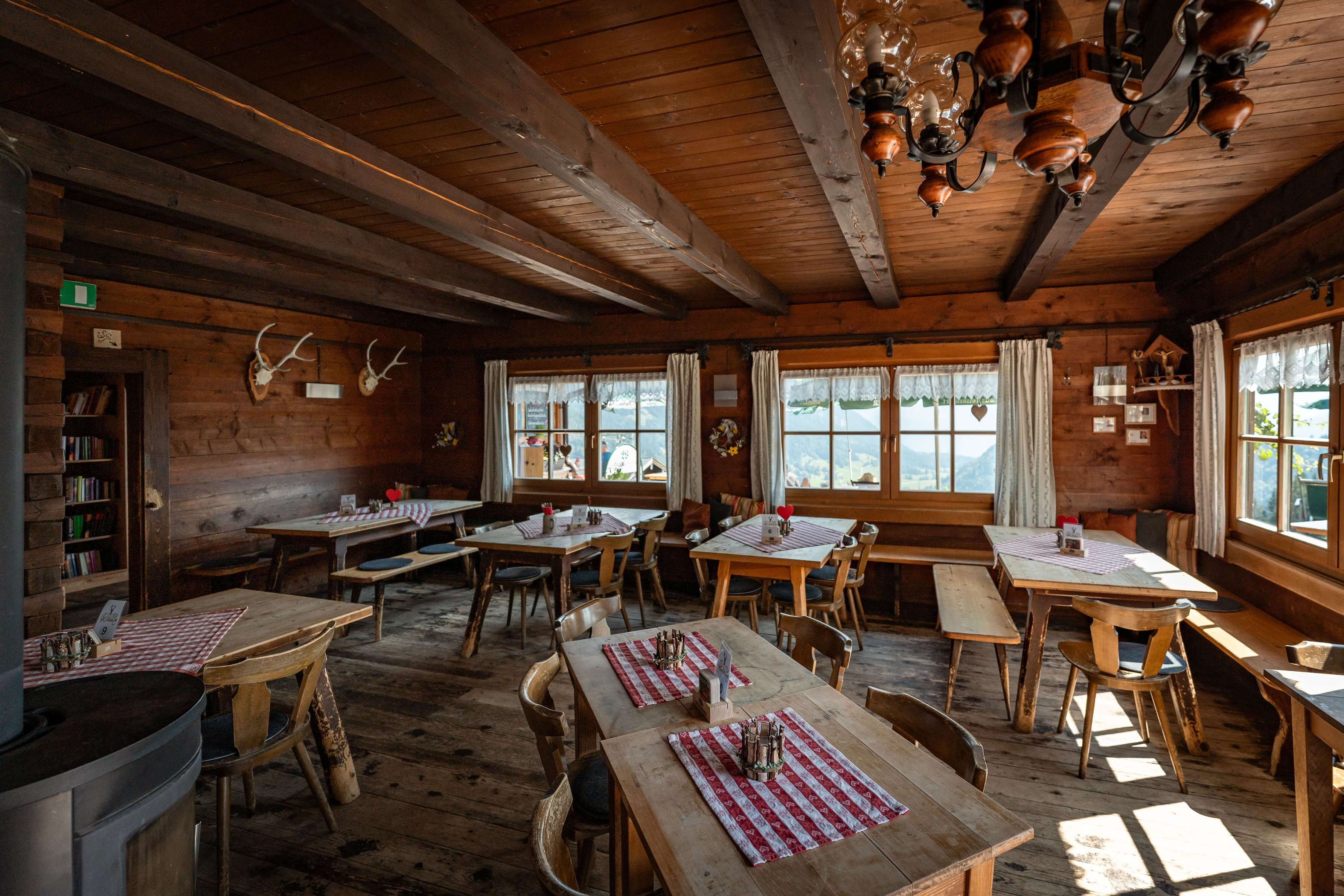 mittagessen-heutallift-unken-stammtisch-offen-familie-stueberl-holz