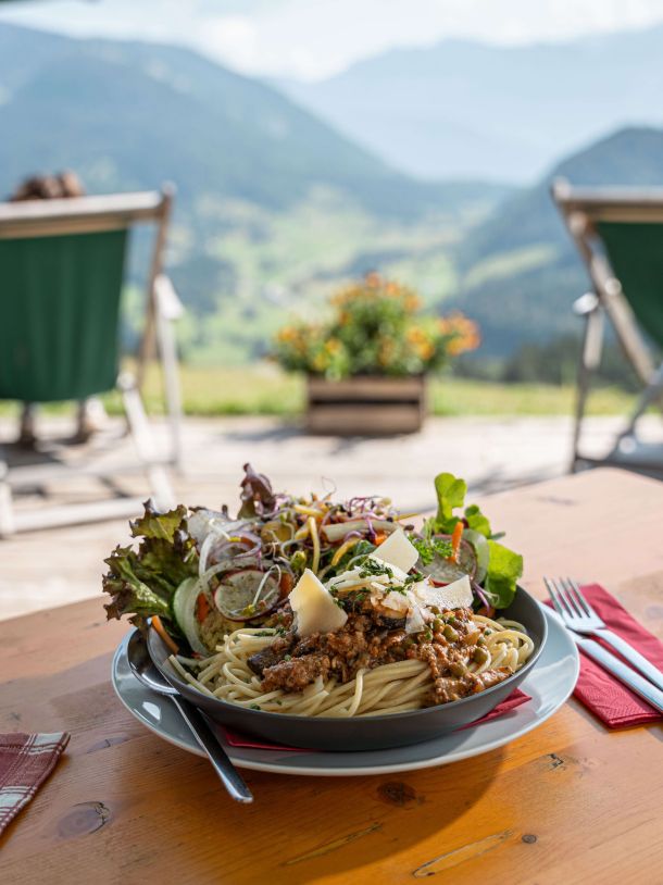 Auszeit in den Bergen – Wandern und Radfahren zur Wildalm im Heutal.