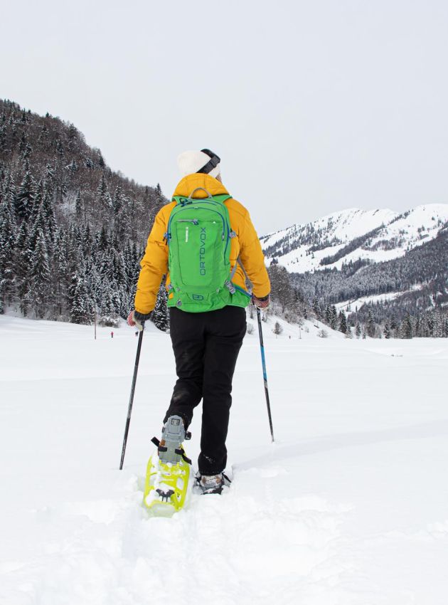 schneeschuhwanderung-heutal-wildalm-jausen-trinken-wärmen