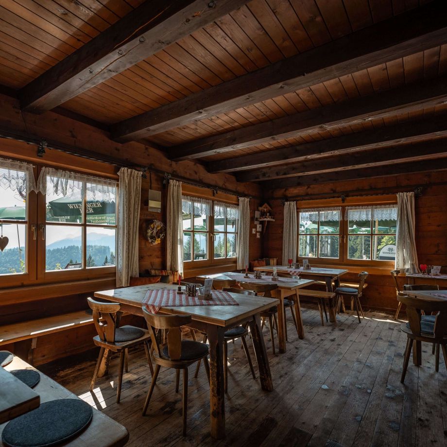 gastraum-pause-gemeinschaft-essen-panorama-saalachtal-familie-urlaub