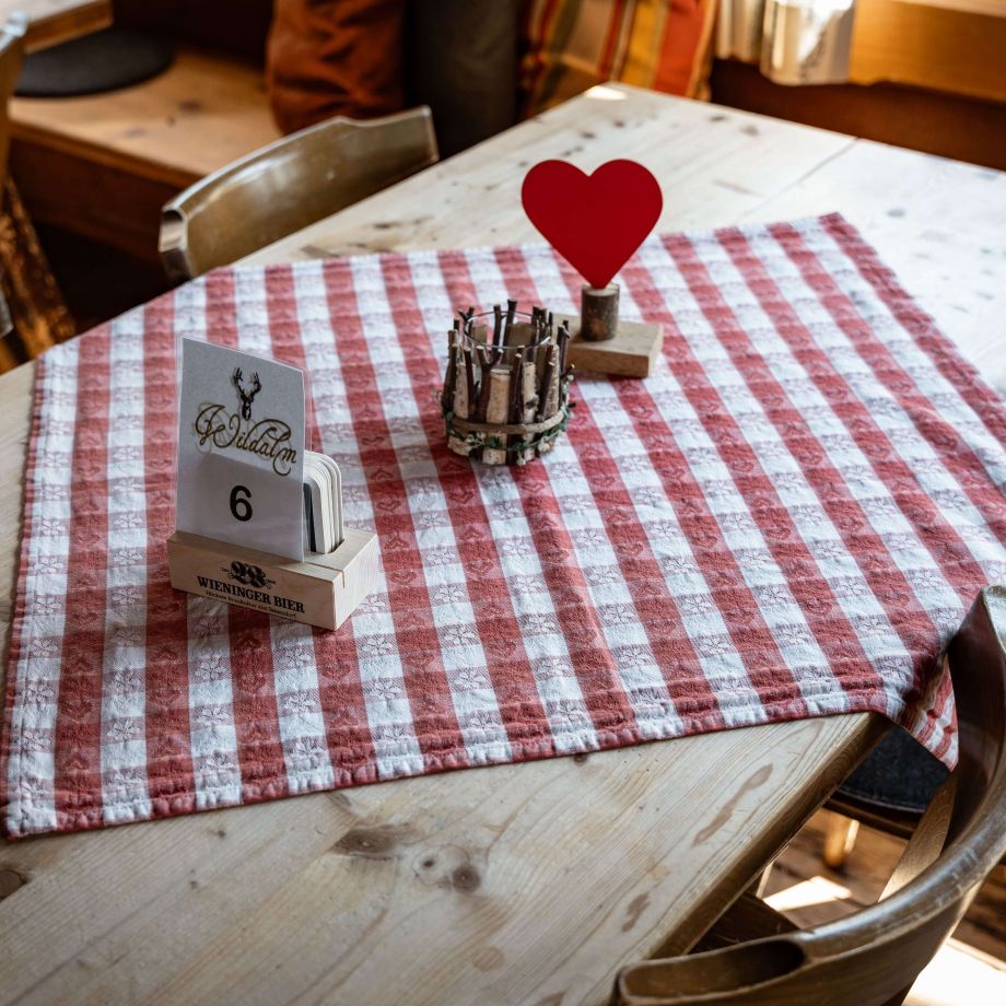 mittagessen-familie-auszeit-tradition-urlaub-sommer-natur-mittagstisch